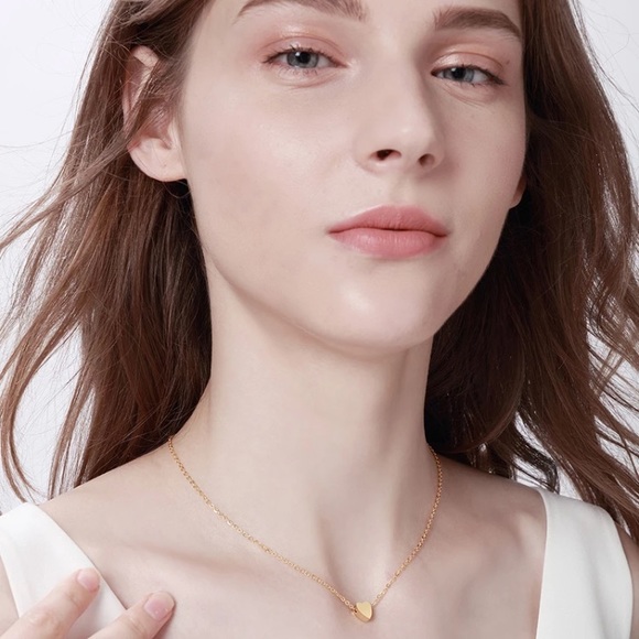 ⚜️[𝟯/$𝟭𝟴]⚜️Gold Heart Simple Dainty Choker NEW - Picture 3 of 9